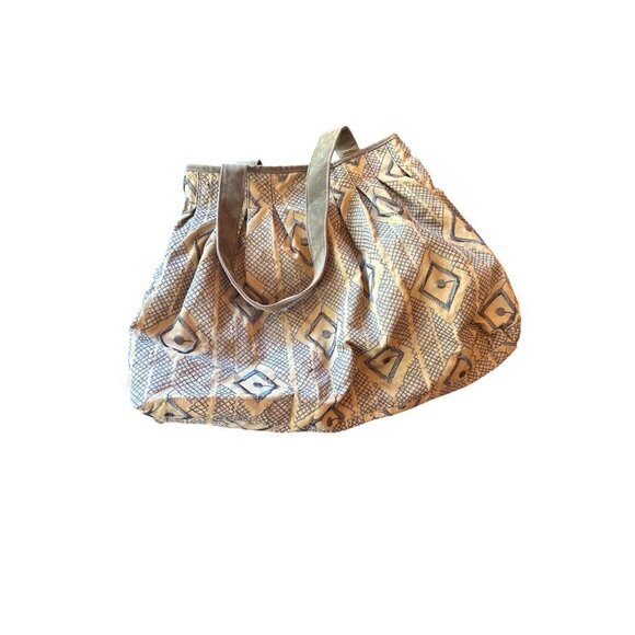 Vintage-Style Embroidered Tote Bag With Suede Straps & Magnetic Closure - Picture 5 of 5